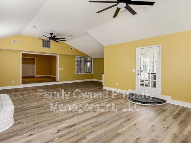 Building Photo - 23 Shadowmoss Pkwy