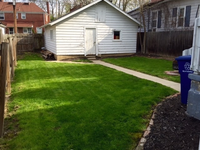 Private back yard & garage - 64 E Dodridge St