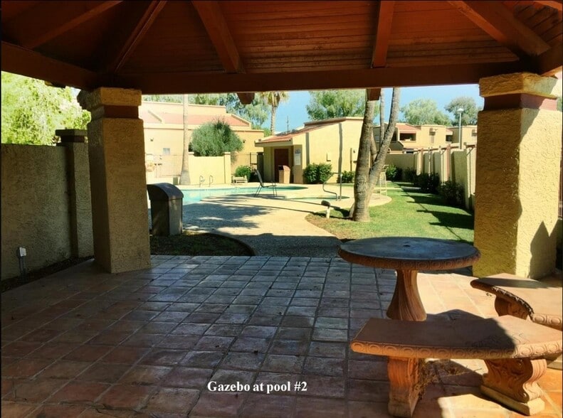 Building Photo - 850 S River Dr