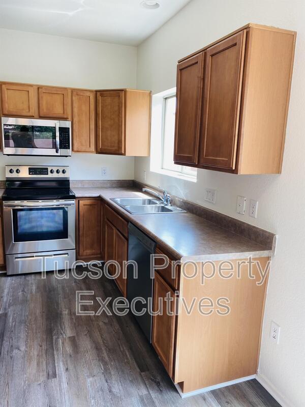 Building Photo - 11879 W Fontenelle Dr