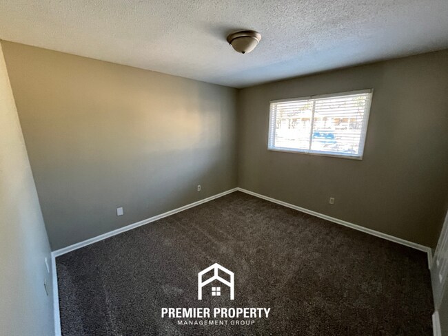 Building Photo - Spacious 3BR/1.5BA in Memphis - Open Kitchen, Dining Room & Private Backyard