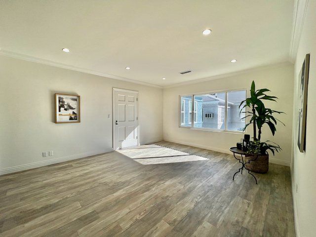 Building Photo - 124 N Pass Ave