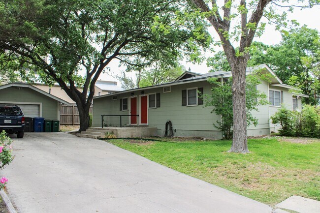 Building Photo - 3901 N New Braunfels Ave
