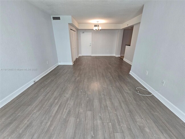 Building Photo - 7501 E Treasure Dr