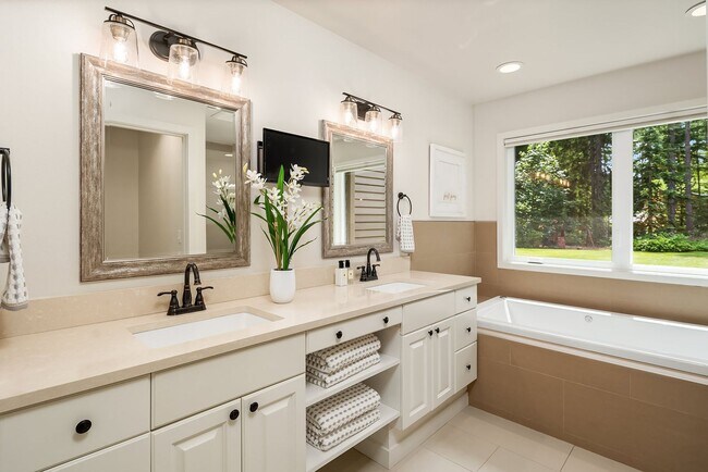 Building Photo - Furnished Redmond Home | Short-Term 3–6 Month Lease | Avail Now!