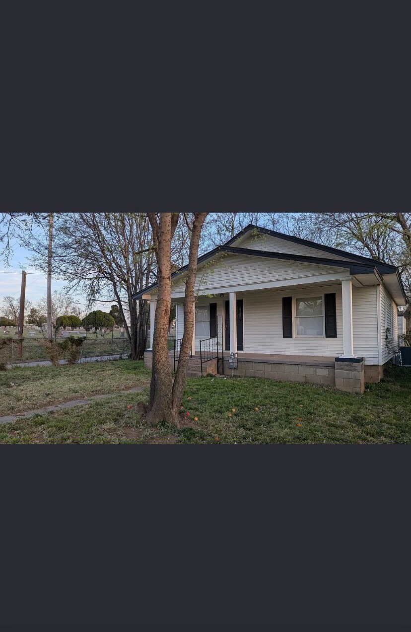 Building Photo - 4020 E Archer St