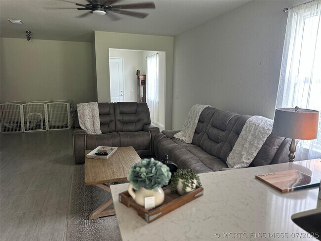 Building Photo - 10179 SW Captiva Dr