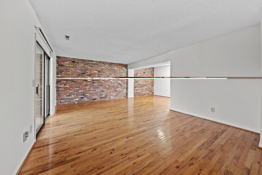 Building Photo - 4012 Oak St