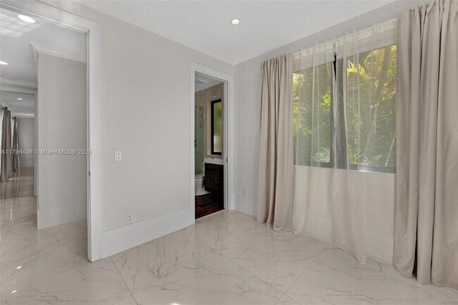 Building Photo - 8112 Los Pinos Cir