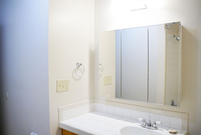 Building Photo - Sprawling 2-Story Mid-Century 4-Bed/2-Bath...