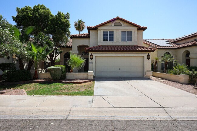 Primary Photo - Stunning 3 bedroom, 2.5 bathroom Gold Cour...