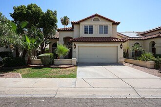 Building Photo - Stunning 3 bedroom, 2.5 bathroom Gold Cour...