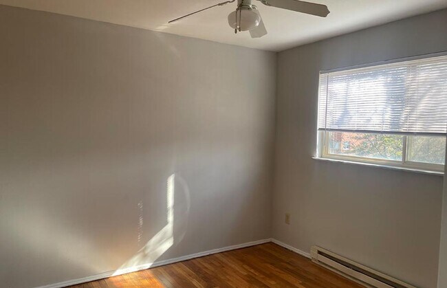 Building Photo - 558 Lowell Ave