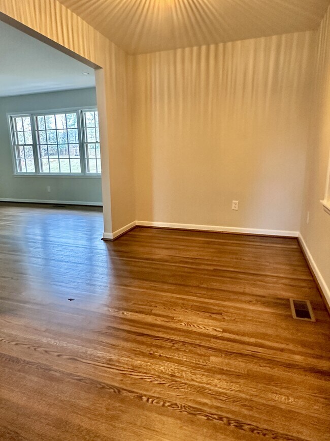 Building Photo - 231 Hillwood Ln