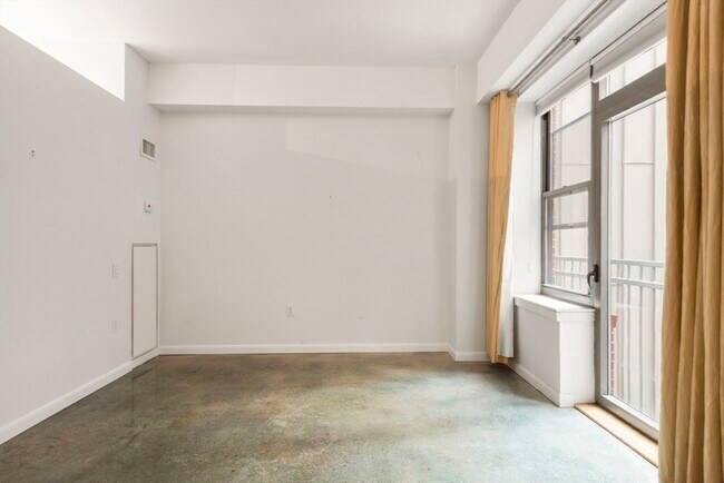 Building Photo - 1166 Washington St