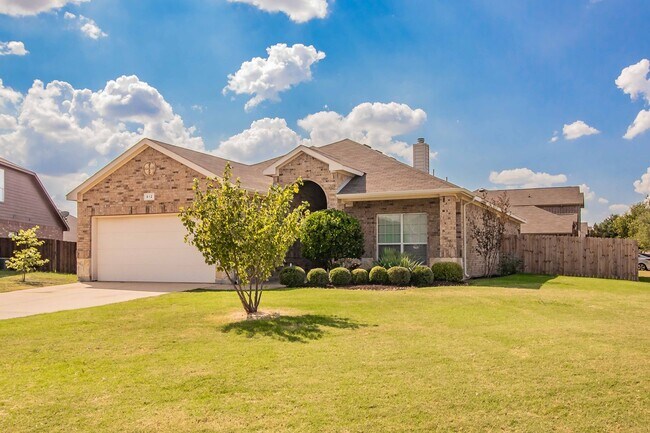 Building Photo - COMING SOON! Corner lot home in a quiet cu...