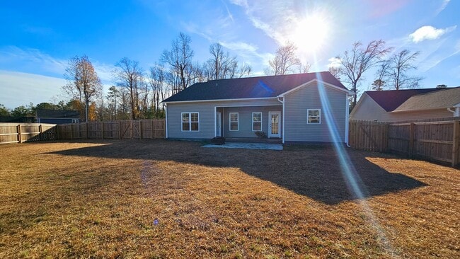 Building Photo - 3 BR 2 BA Garland Shores Subdivision