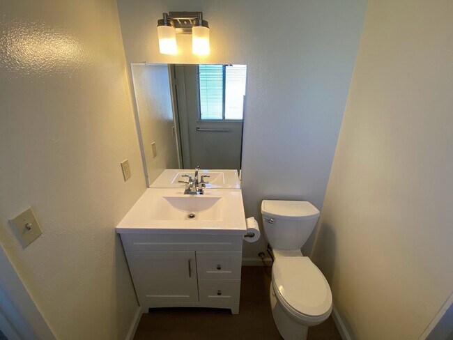Building Photo - 3 Bedroom 2 Bath Home In Rosemont Open House Friday May 8th 4-4:30 PM