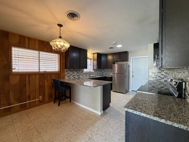 Building Photo - 749 Burkshire Dr