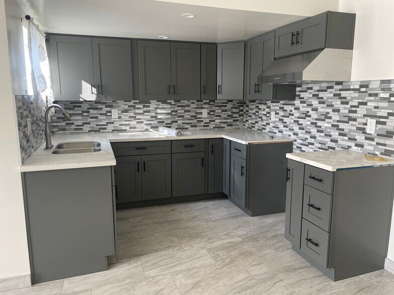 Kitchen - 600 W Palmer St