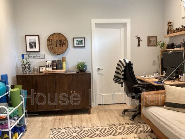 Building Photo - 23 Moore Ave