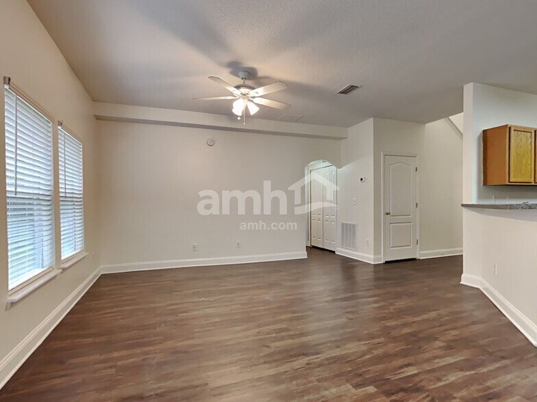 Building Photo - 2510 Victoria Point Dr