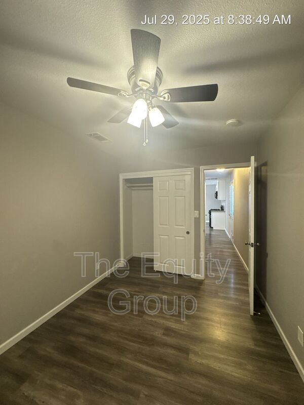 Building Photo - 126 W San Joaquin Ave