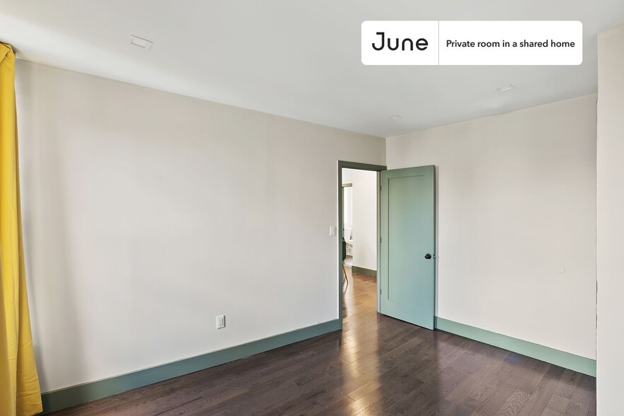 Building Photo - Private bedroom in 2 bed/1 bath Home