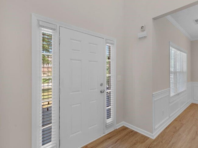 Building Photo - 362 Interlake