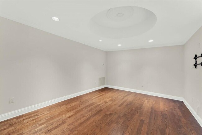 Building Photo - 200 S Interlachen Ave