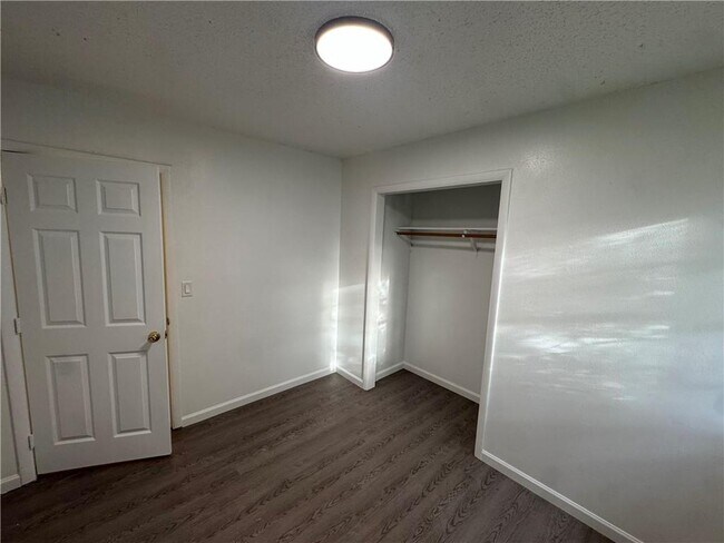 Building Photo - 1303 White Rd
