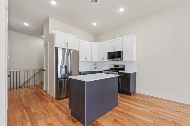 Building Photo - 150 West Side Ave