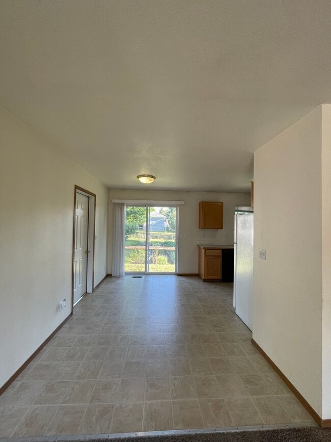 Building Photo - 3 bed 2 bath rancher with master en-suite & RV parking