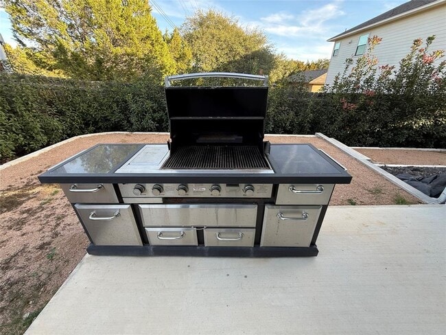 Building Photo - 410 Summit Ridge Dr N