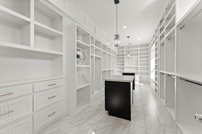 Primary Photo - 1902 W 25th St