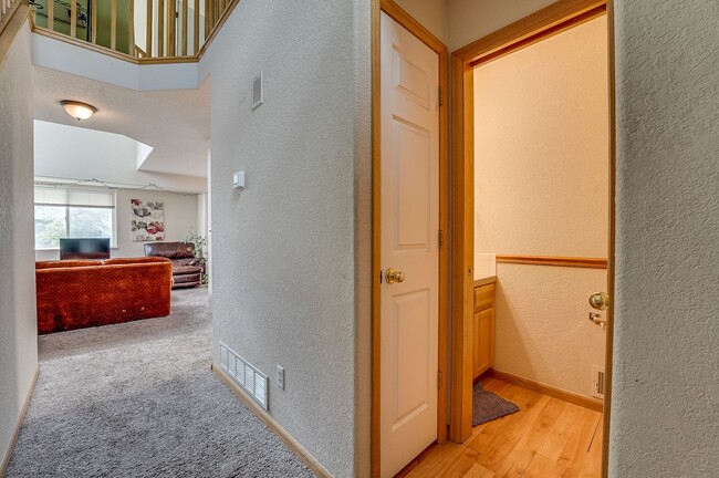 Building Photo - Spacious 3 Bed, 3 1/2 Bath Townhome in Northwest Fort Collins!