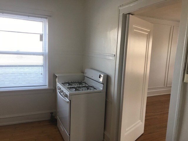 Building Photo - 534 Hinman Ave