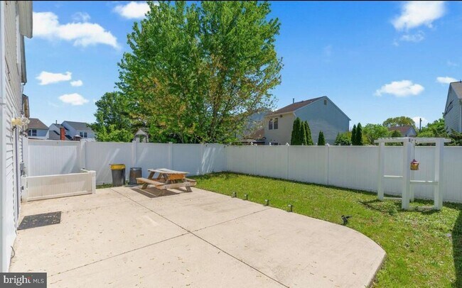 Building Photo - 64 Hampton Gate Dr