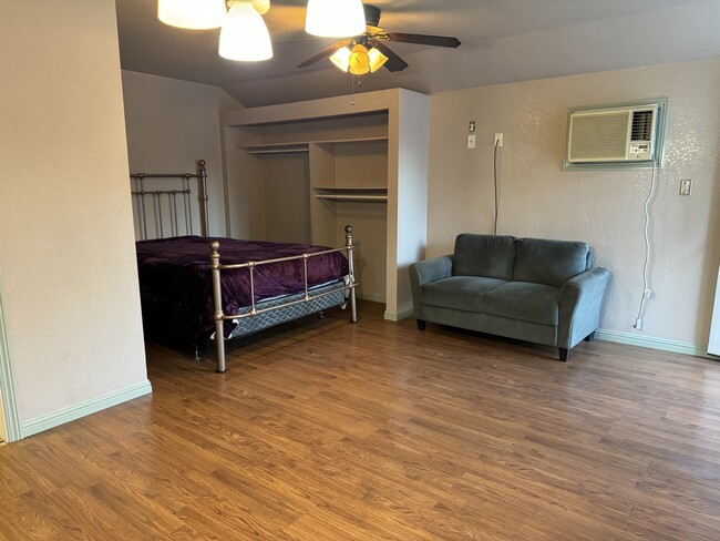 Building Photo - 555 E Simpson Ave