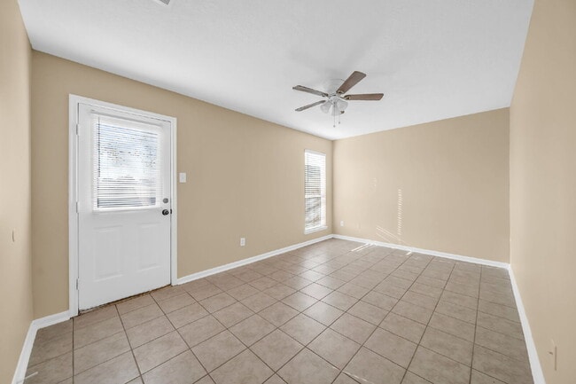 Building Photo - Charming single story 3-bedroom, 2-bath home nestled in a quiet, well-established neighborhood in...