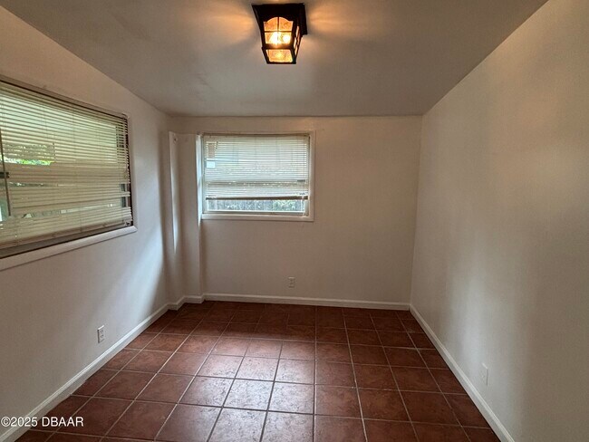 Building Photo - 724 Greenway Pl