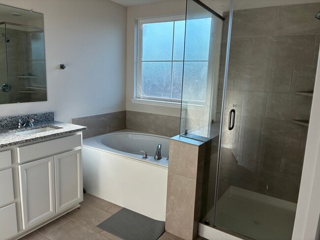 Building Photo - 6208 Rockford Dr