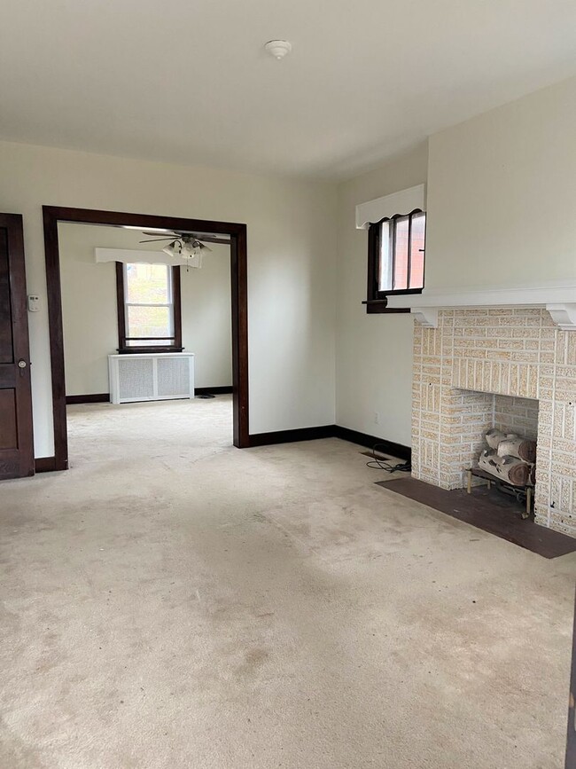 Building Photo - Recently Updated 3 Bedroom Cape Cod Home in Lincoln Place.  Available August.