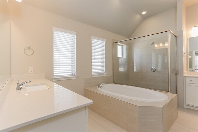 Building Photo - 122 S Carson Cub Ct