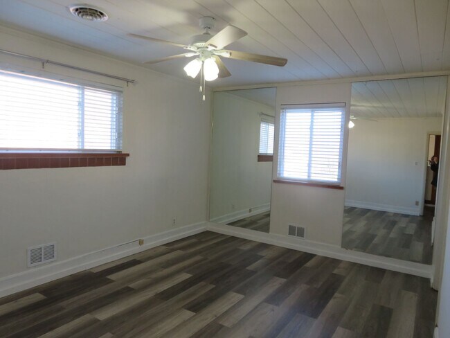 Building Photo - Colonial Heights Virginia