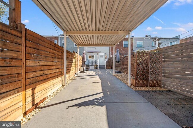 Building Photo - 134 35th St NE