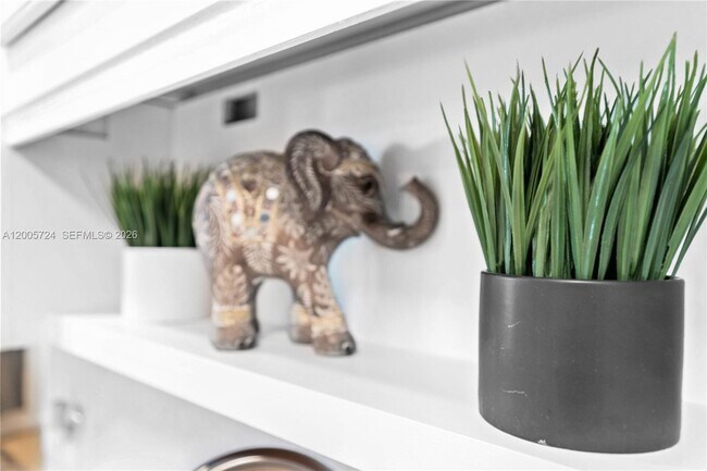 Building Photo - 1430 NE 11th St