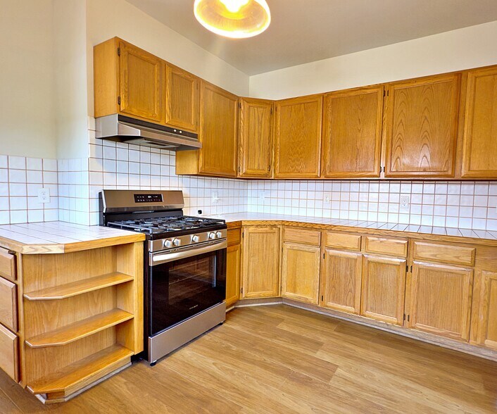 Building Photo - 125 NE 84th Ave