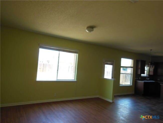 Building Photo - 753 Great Oaks Dr