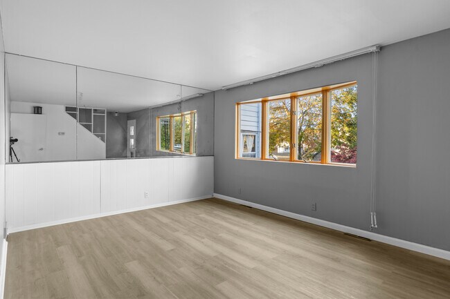 Building Photo - 60 Leslie Ave